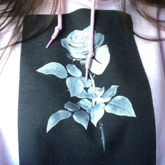 Pink sweatshirt - Picture 2 of 3